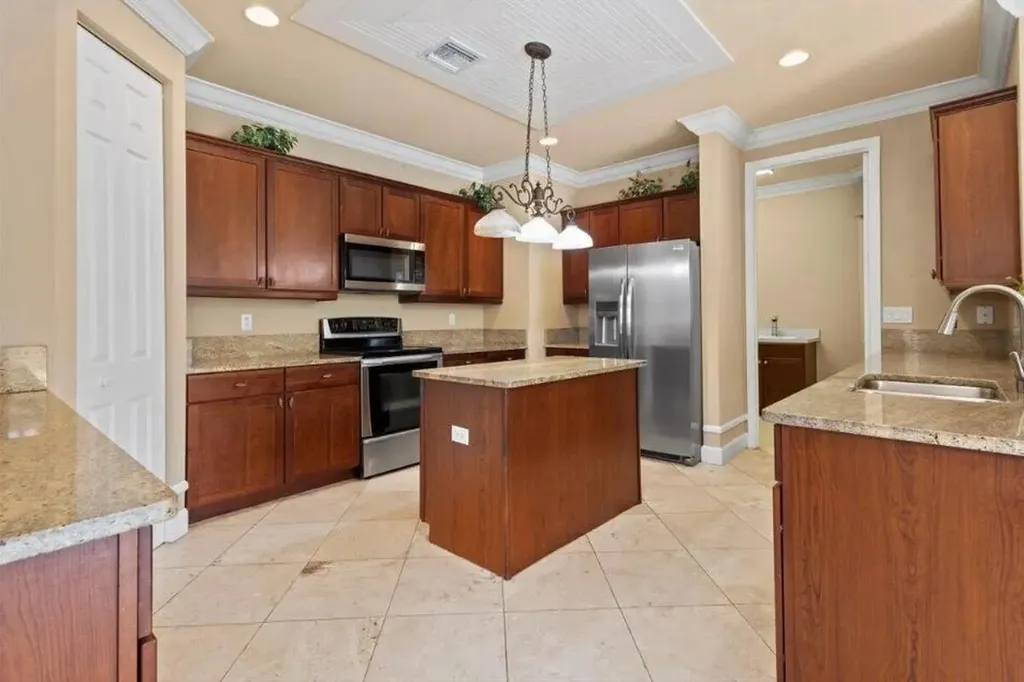 2335 NW Via Della Court Port St Lucie FL 34986