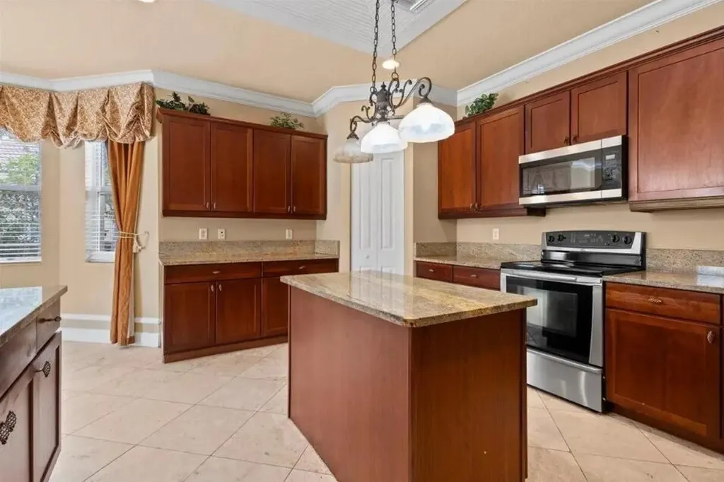 2335 NW Via Della Court Port St Lucie FL 34986