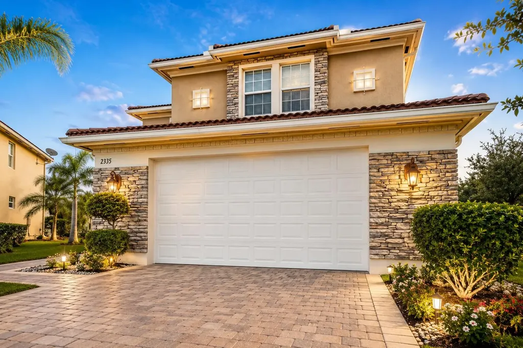 2335 NW Via Della Court Port St Lucie FL 34986