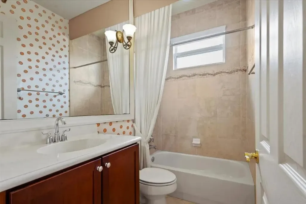 2335 NW Via Della Court Port St Lucie FL 34986