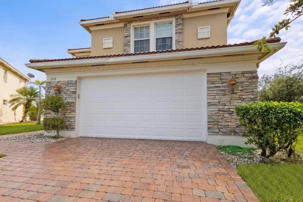 2335 NW Via Della Court Port St Lucie FL 34986