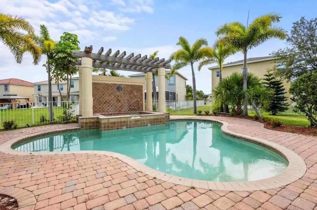 2335 NW Via Della Court Port St Lucie FL 34986