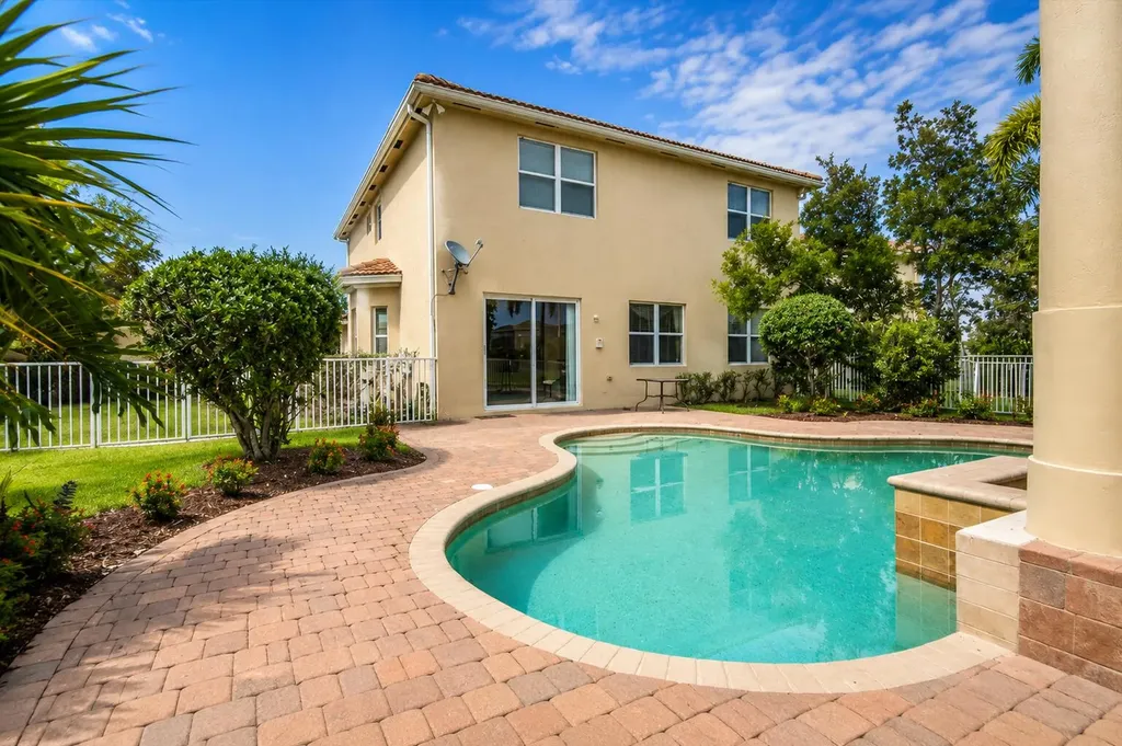 2335 NW Via Della Court Port St Lucie FL 34986