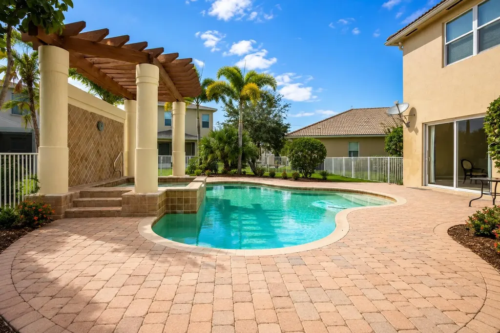 2335 NW Via Della Court Port St Lucie FL 34986