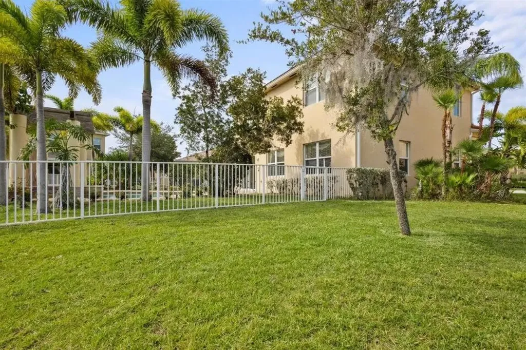 2335 NW Via Della Court Port St Lucie FL 34986