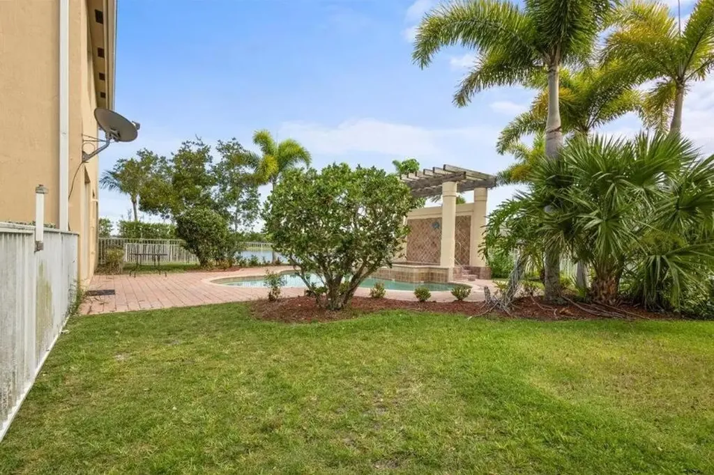 2335 NW Via Della Court Port St Lucie FL 34986