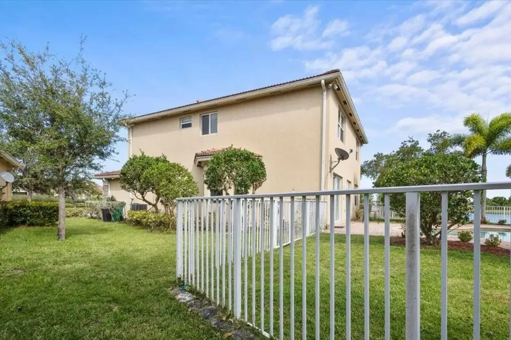 2335 NW Via Della Court Port St Lucie FL 34986