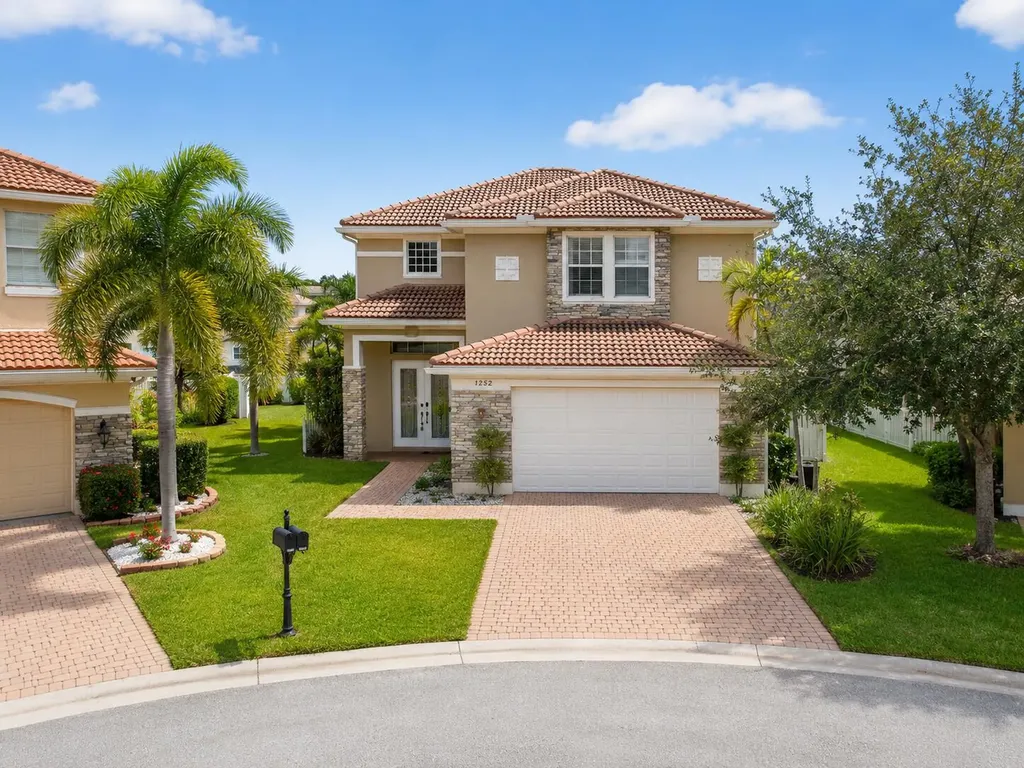 2335 NW Via Della Court Port St Lucie FL 34986