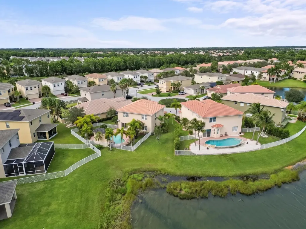 2335 NW Via Della Court Port St Lucie FL 34986