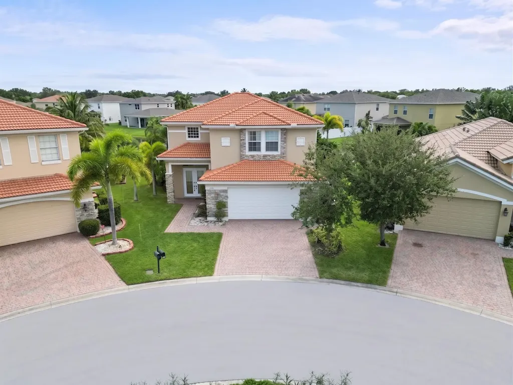 2335 NW Via Della Court Port St Lucie FL 34986