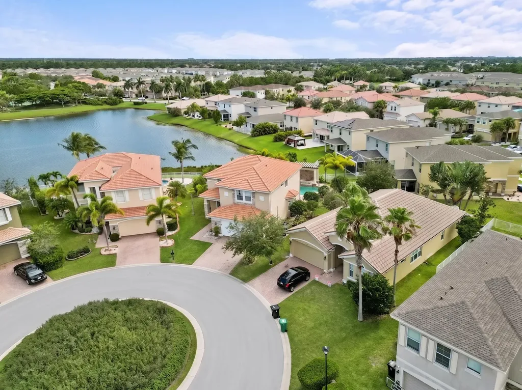 2335 NW Via Della Court Port St Lucie FL 34986
