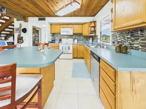 136 SW 85th Avenue Okeechobee FL 34974