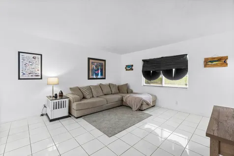 658 NE 6th Court E Boynton Beach FL 33435