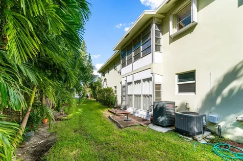 658 NE 6th Court E Boynton Beach FL 33435