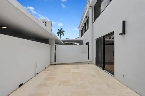 2435 Presidential Way West Palm Beach FL 33401
