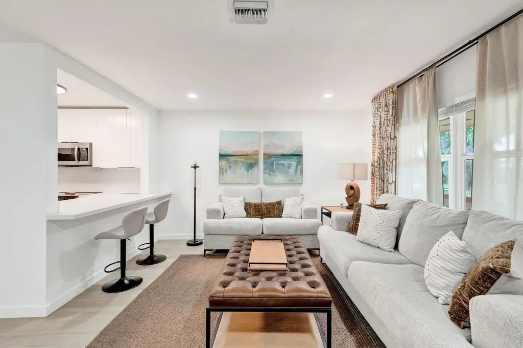207 Salisbury I West Palm Beach FL 33417