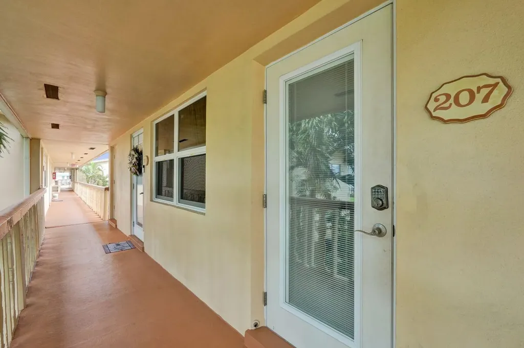 207 Salisbury I West Palm Beach FL 33417