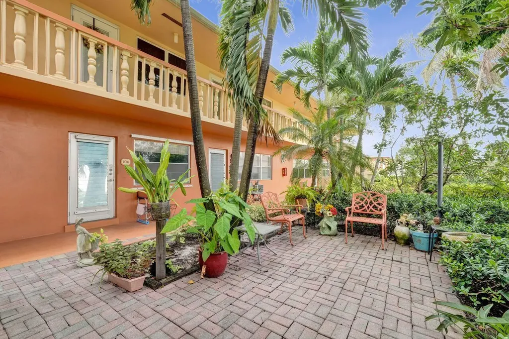 207 Salisbury I West Palm Beach FL 33417