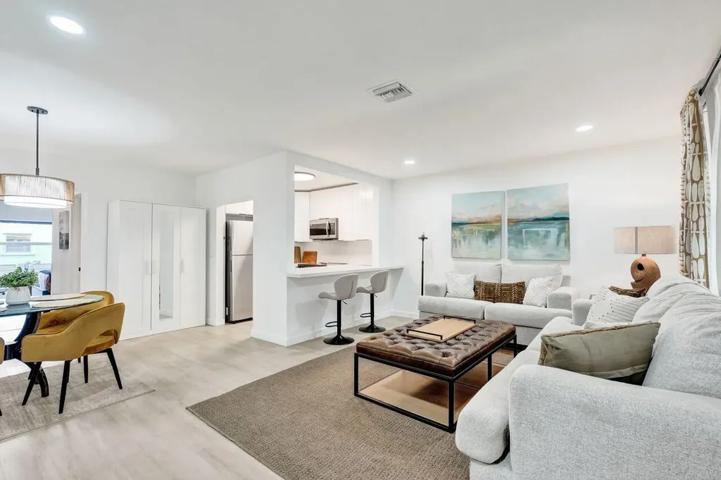 207 Salisbury I West Palm Beach FL 33417