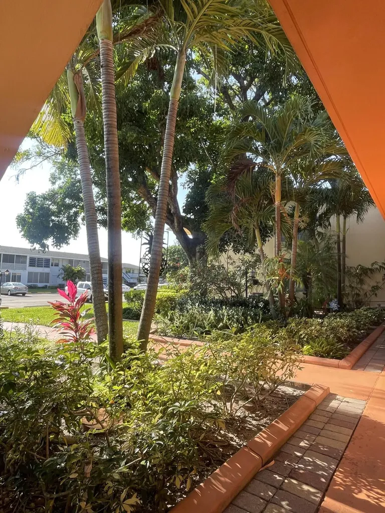 207 Salisbury I West Palm Beach FL 33417