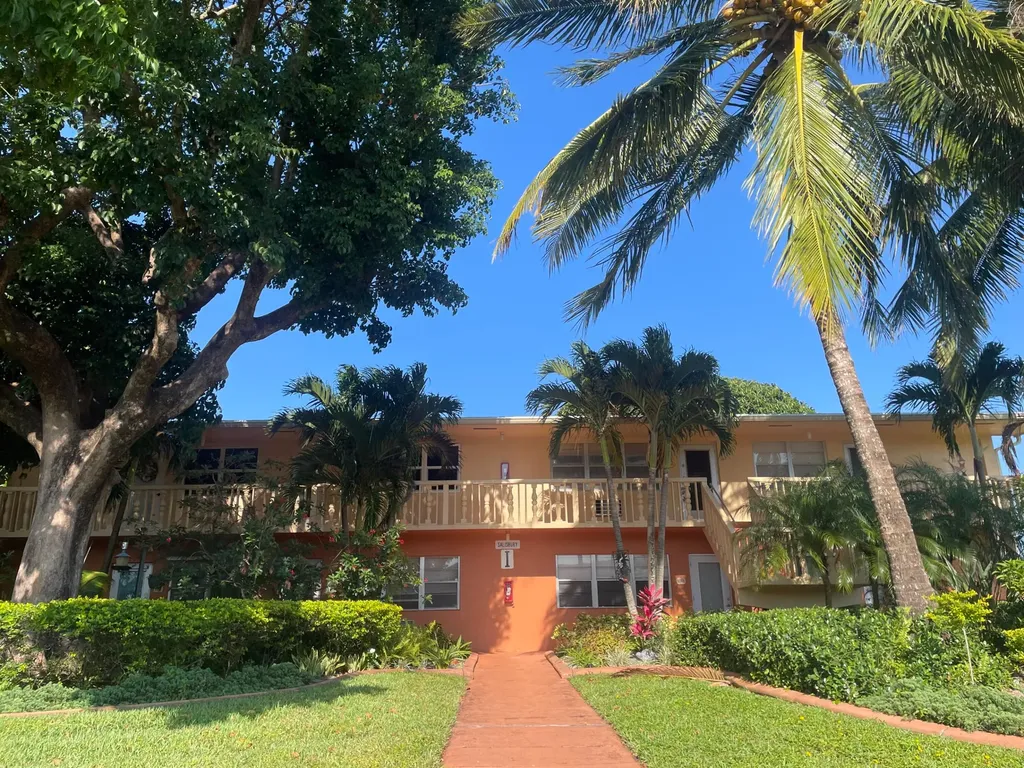 207 Salisbury I West Palm Beach FL 33417