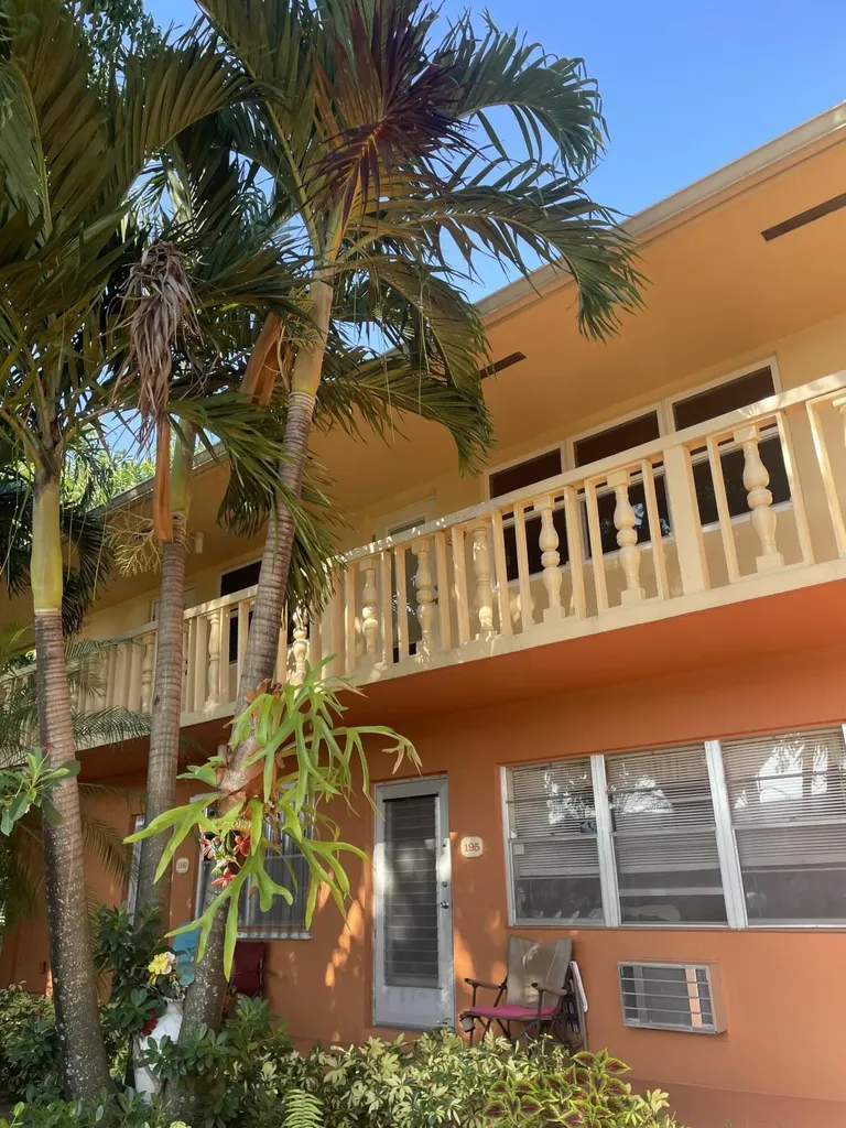 207 Salisbury I West Palm Beach FL 33417
