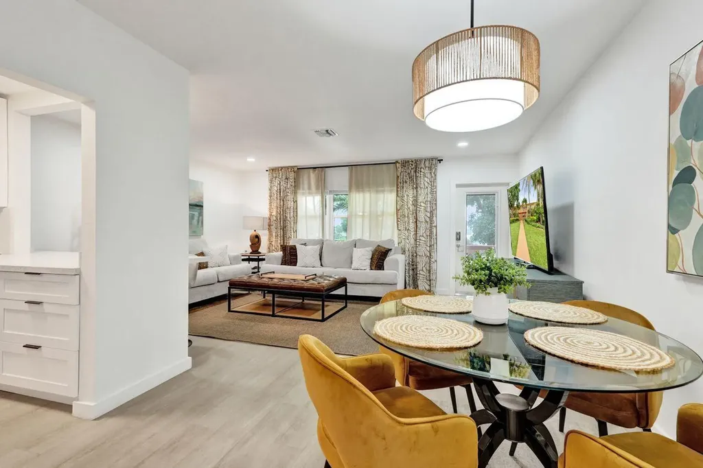 207 Salisbury I West Palm Beach FL 33417