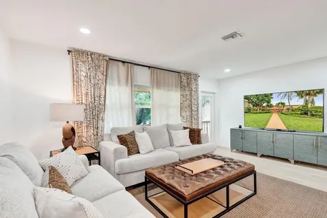 207 Salisbury I West Palm Beach FL 33417