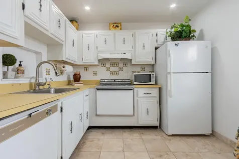 2811 Somerset Drive Lauderdale Lakes FL 33311
