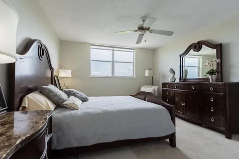 2811 Somerset Drive Lauderdale Lakes FL 33311