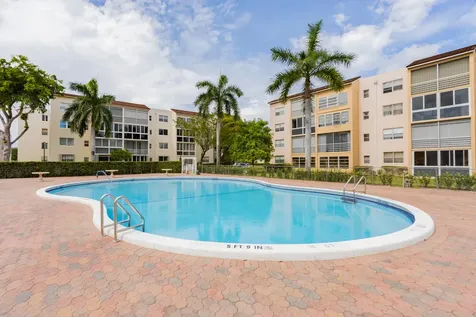 2811 Somerset Drive Lauderdale Lakes FL 33311