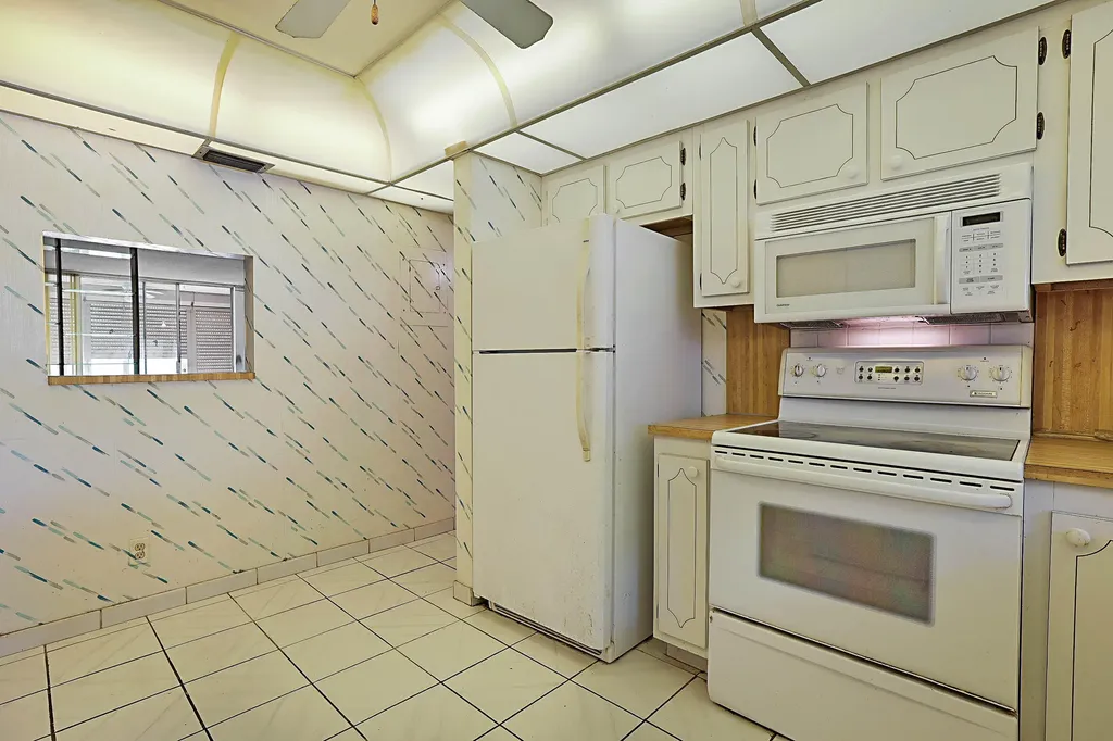 9201 Sunrise Lakes Boulevard Sunrise FL 33322