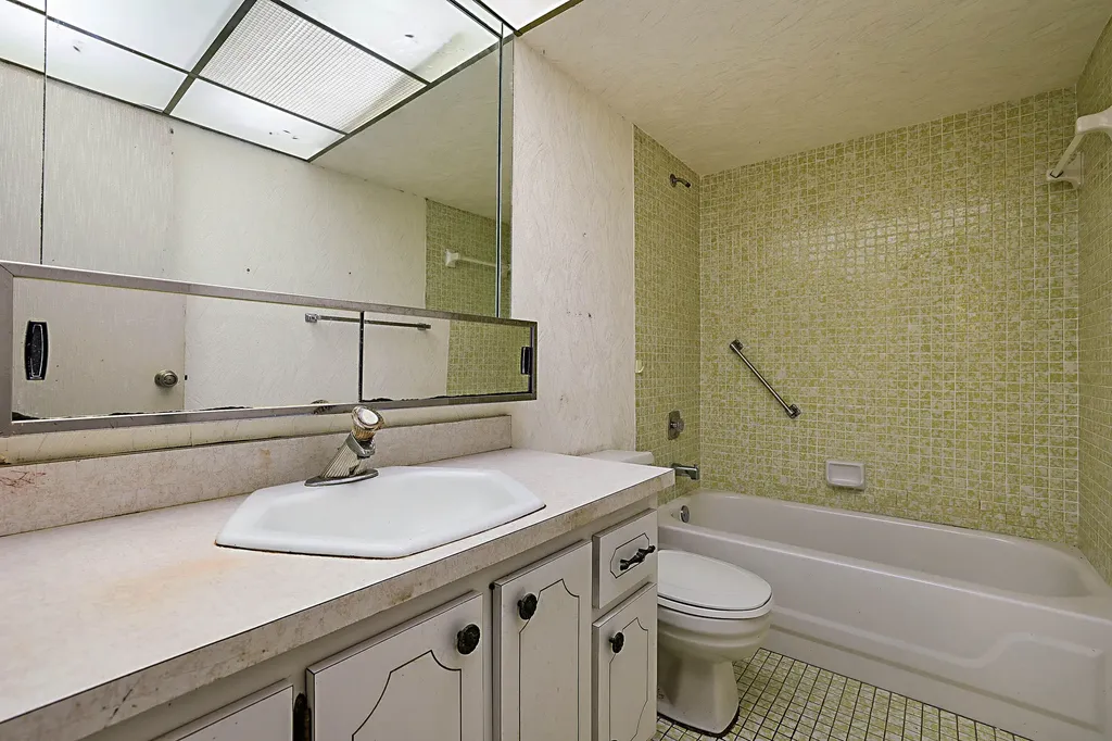 9201 Sunrise Lakes Boulevard Sunrise FL 33322