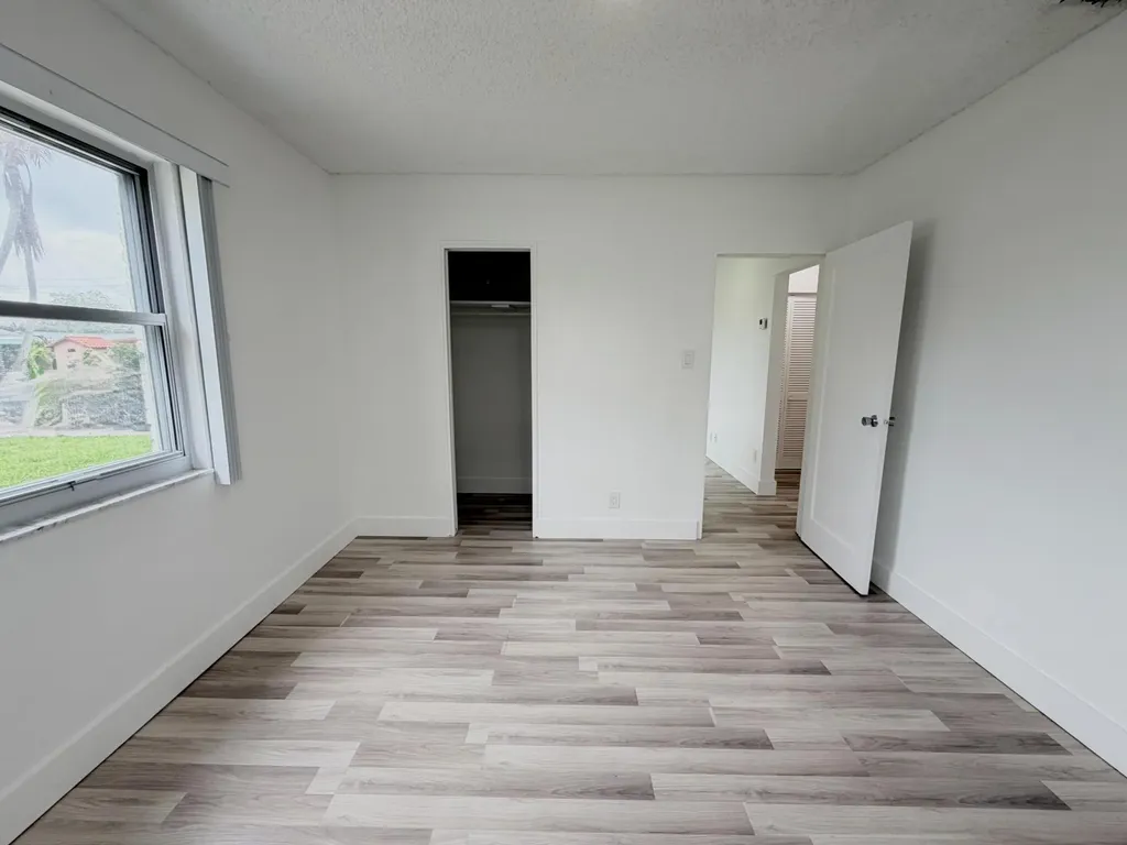 831 El Prado West Palm Beach FL 33405