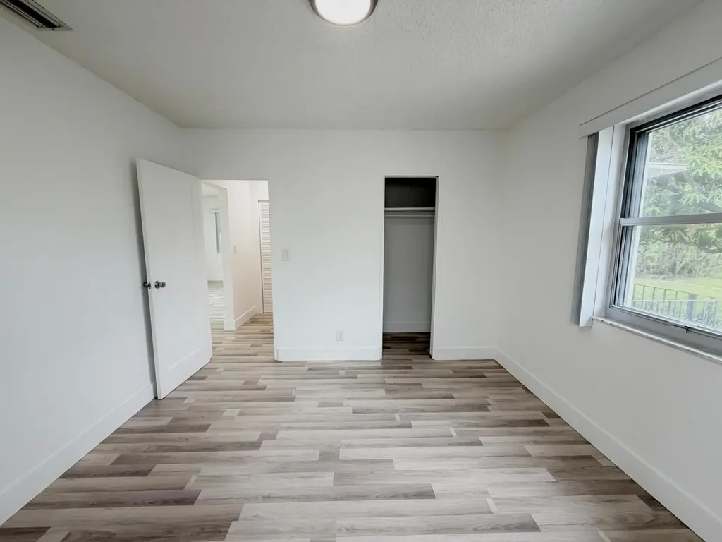 831 El Prado West Palm Beach FL 33405