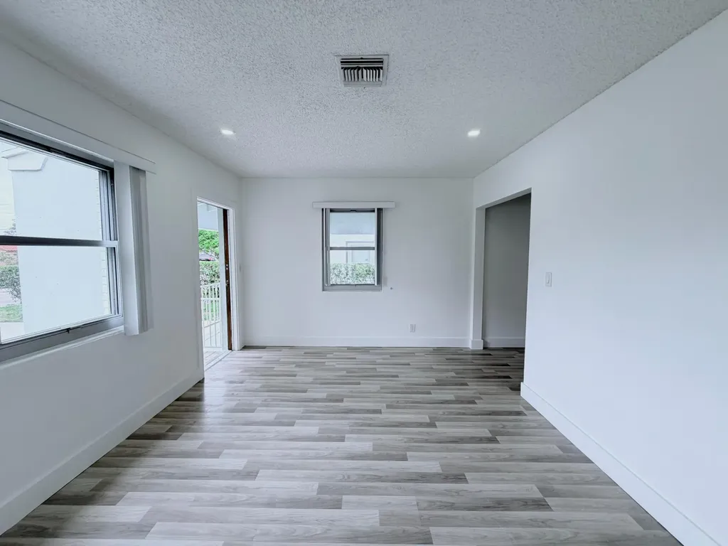 831 El Prado West Palm Beach FL 33405