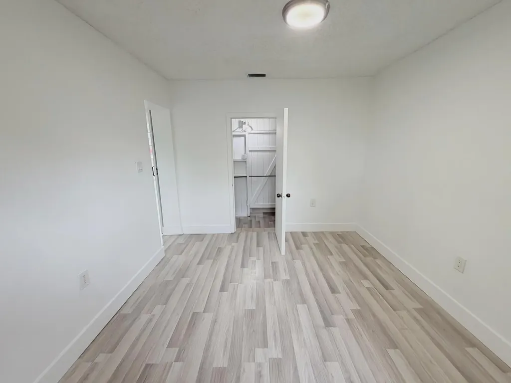 831 El Prado West Palm Beach FL 33405