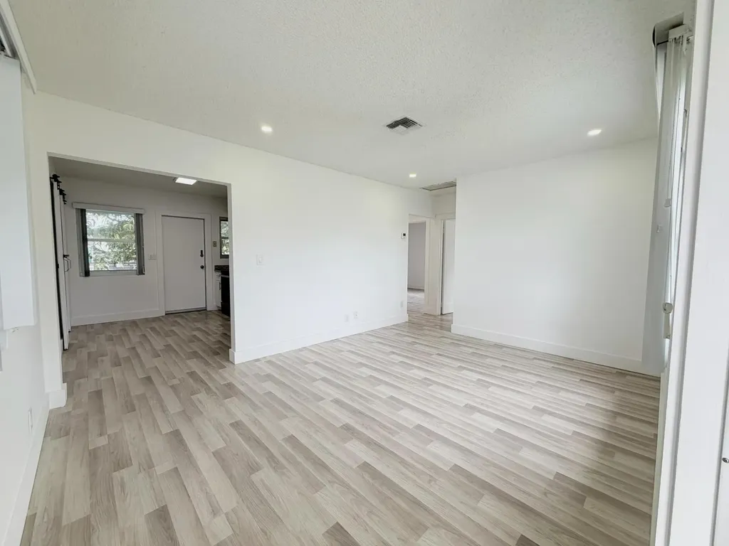 831 El Prado West Palm Beach FL 33405