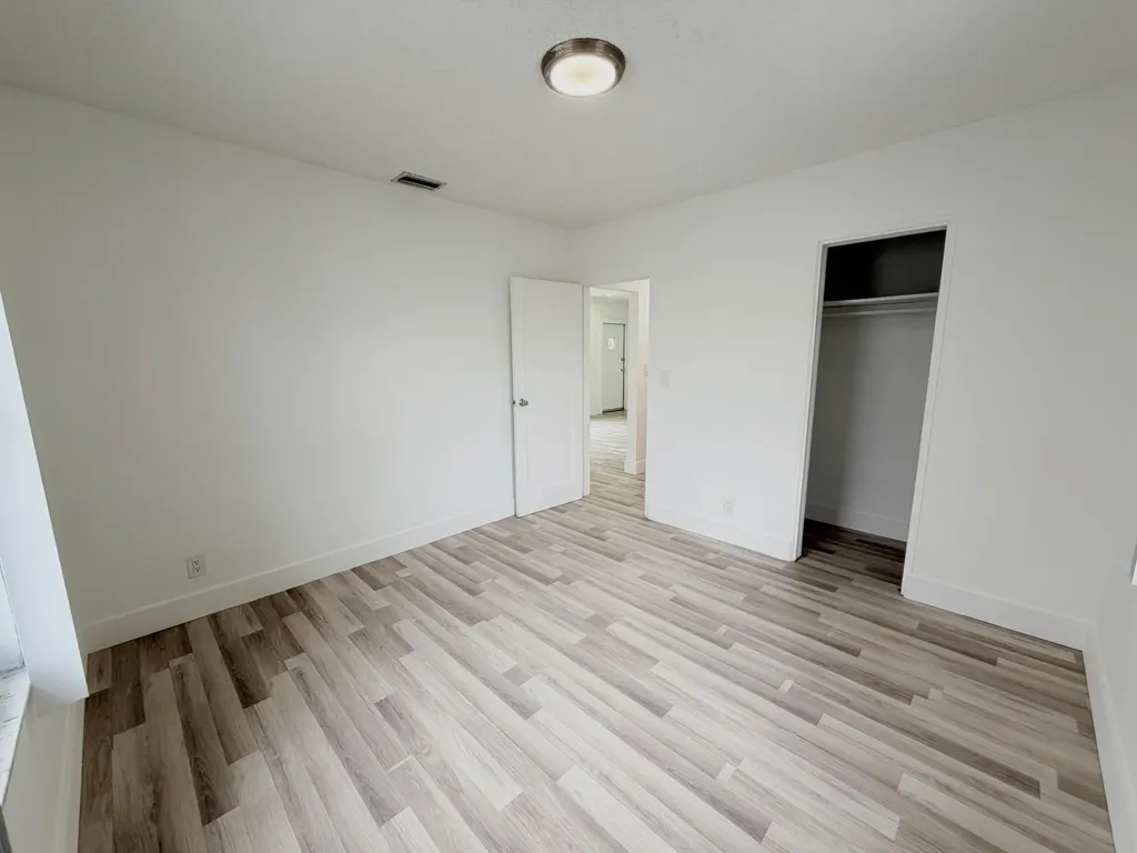 831 El Prado West Palm Beach FL 33405