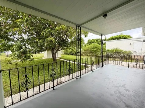 831 El Prado West Palm Beach FL 33405