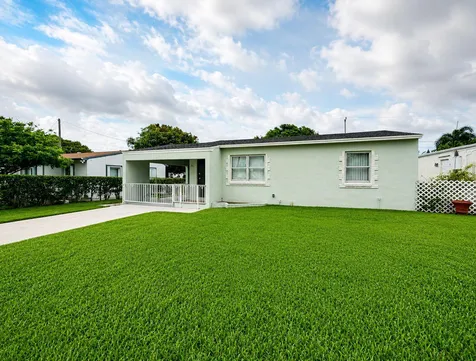 831 El Prado West Palm Beach FL 33405