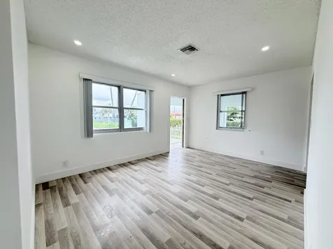 831 El Prado West Palm Beach FL 33405