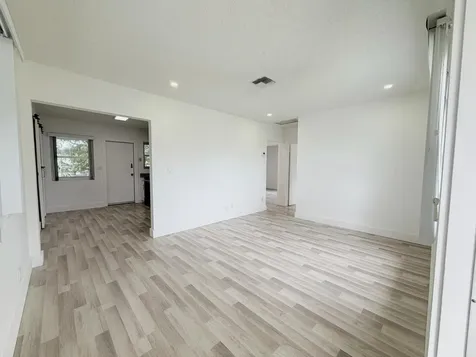 831 El Prado West Palm Beach FL 33405