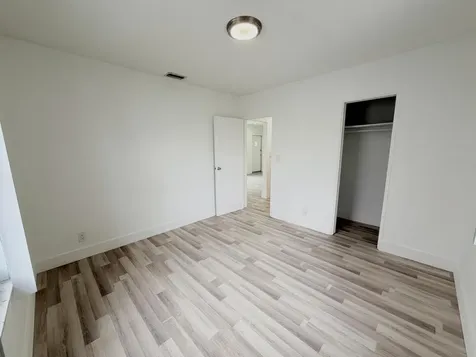 831 El Prado West Palm Beach FL 33405