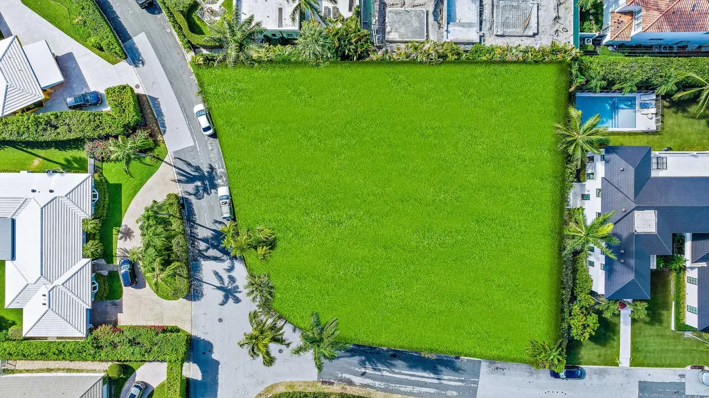 202 Coral Lane Palm Beach FL 33480