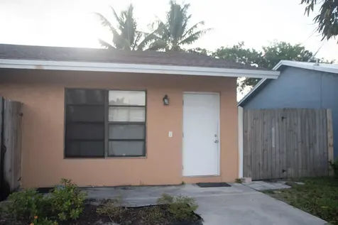 2337 Avenue Riviera Beach FL 33404