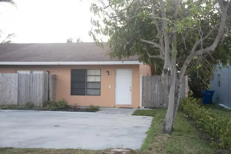 2337 Avenue Riviera Beach FL 33404