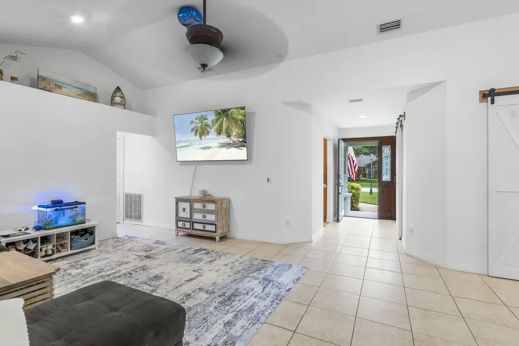 129 38th Court Vero Beach FL 32968