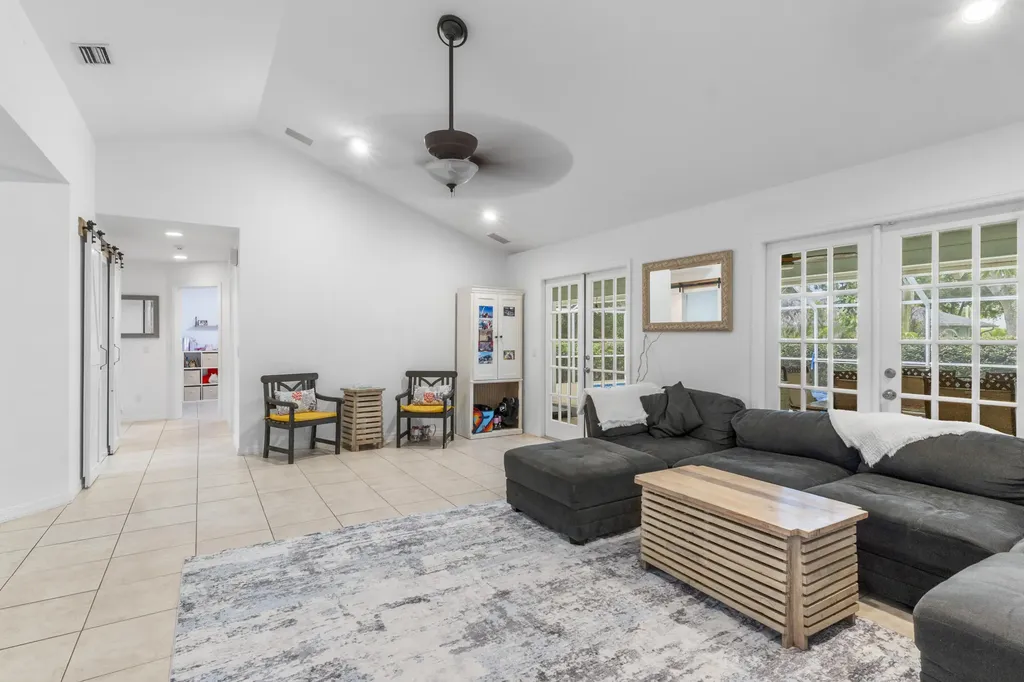 129 38th Court Vero Beach FL 32968