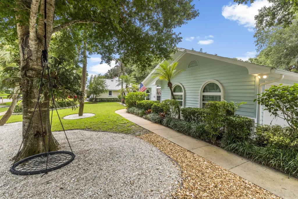 129 38th Court Vero Beach FL 32968